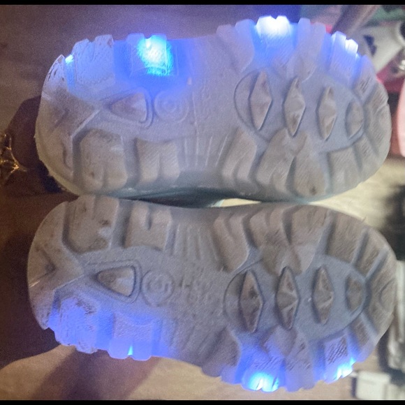 Light up Frozen/Disney fur and rubber rain boots - Picture 9 of 12